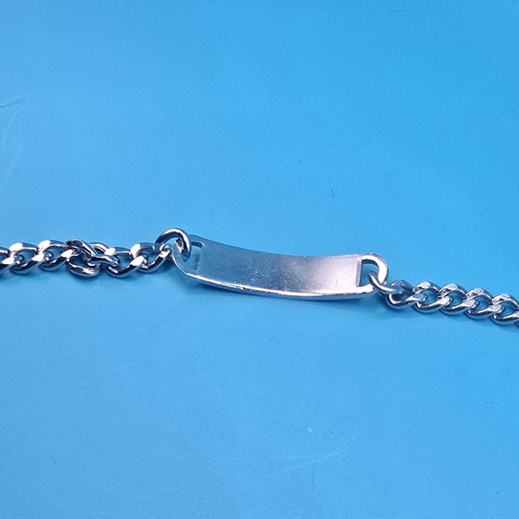 Silver Chain Bracelet with Canada Emblem - Picture 6 of 6
